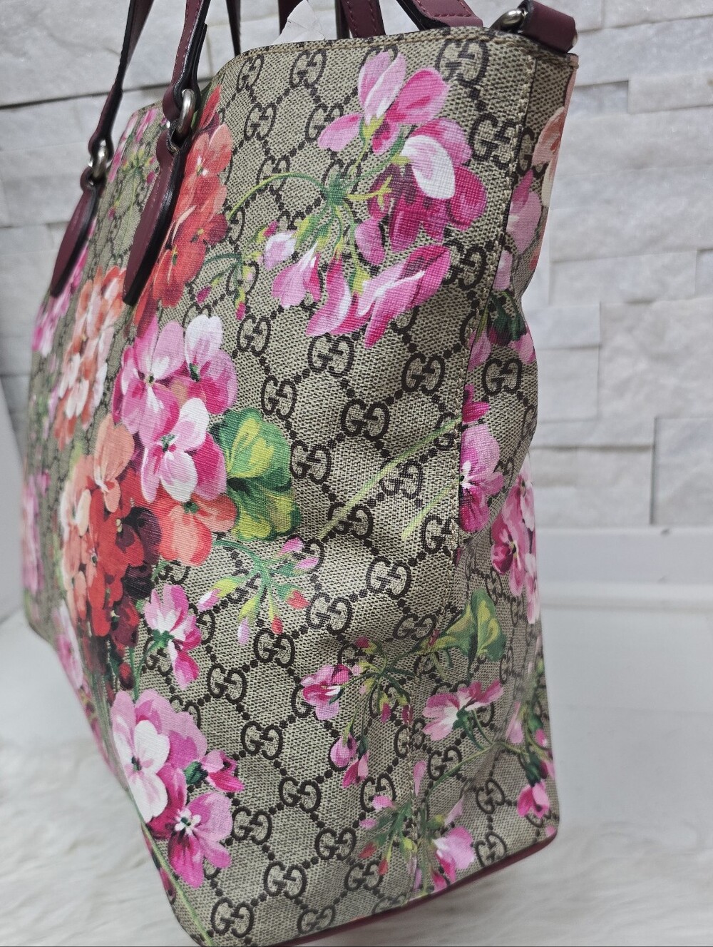 Gucci Floral GG Supreme Canvas Tote in Pink and Burgundy - Picture 4 of 15